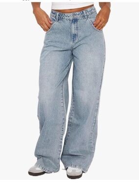 Skater style Light Wash Women’s Wide Leg Jeans